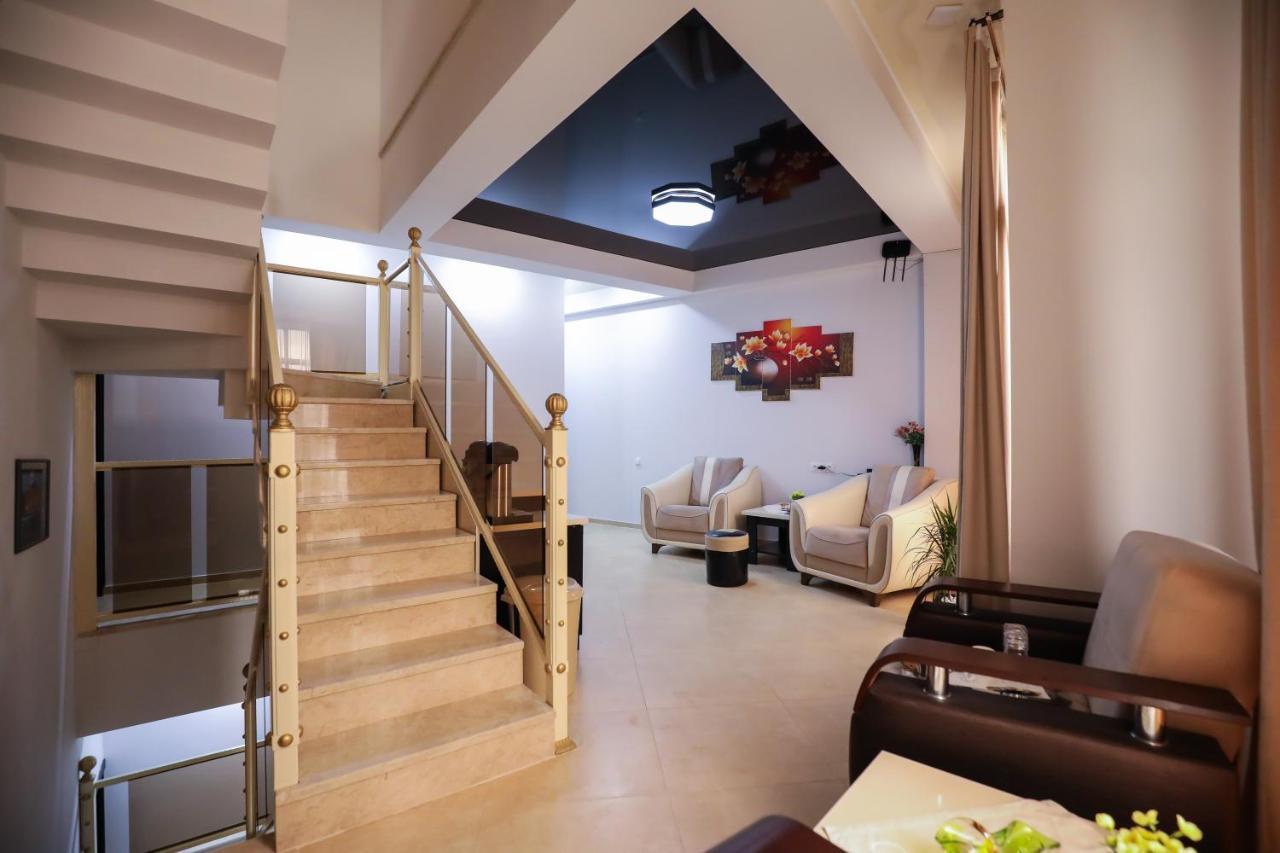 Hotel Sagu คูทายสิ ภายนอก รูปภาพ