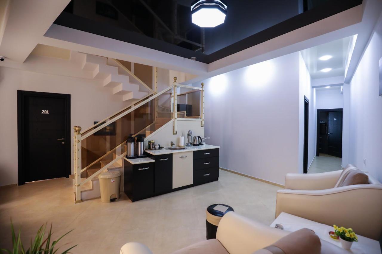 Hotel Sagu คูทายสิ ภายนอก รูปภาพ